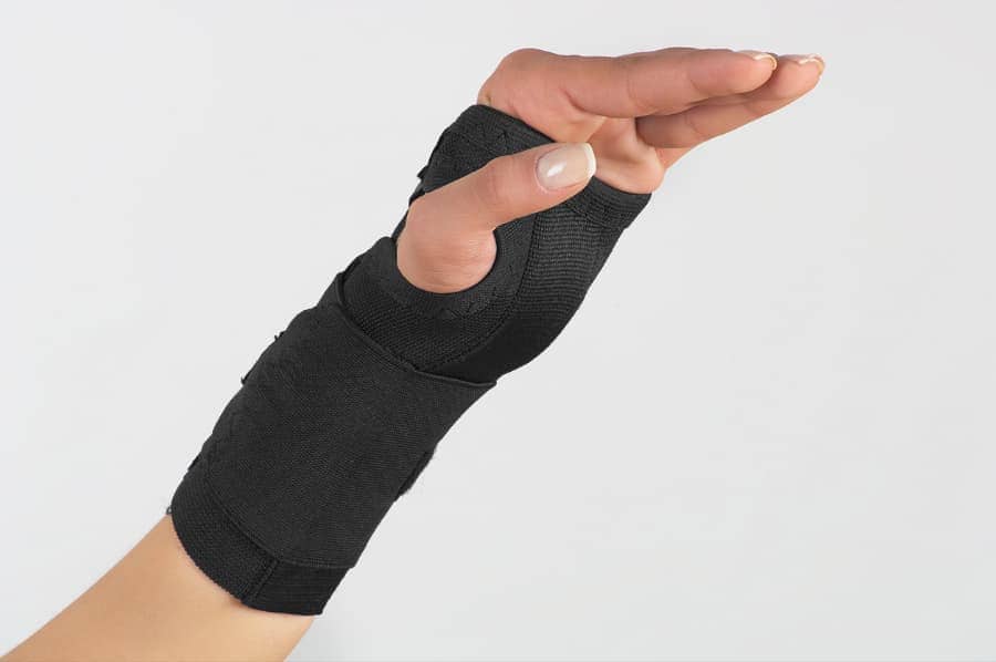 hand/arm in wrist brace