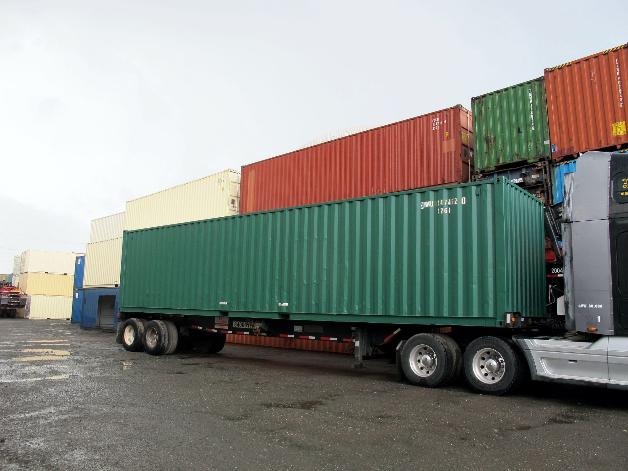 TRS Containers chassis fleet in FHWA condition are used to tranport empty or loaded containers