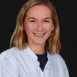 Headshot of Dr. Bettina Heidecker.