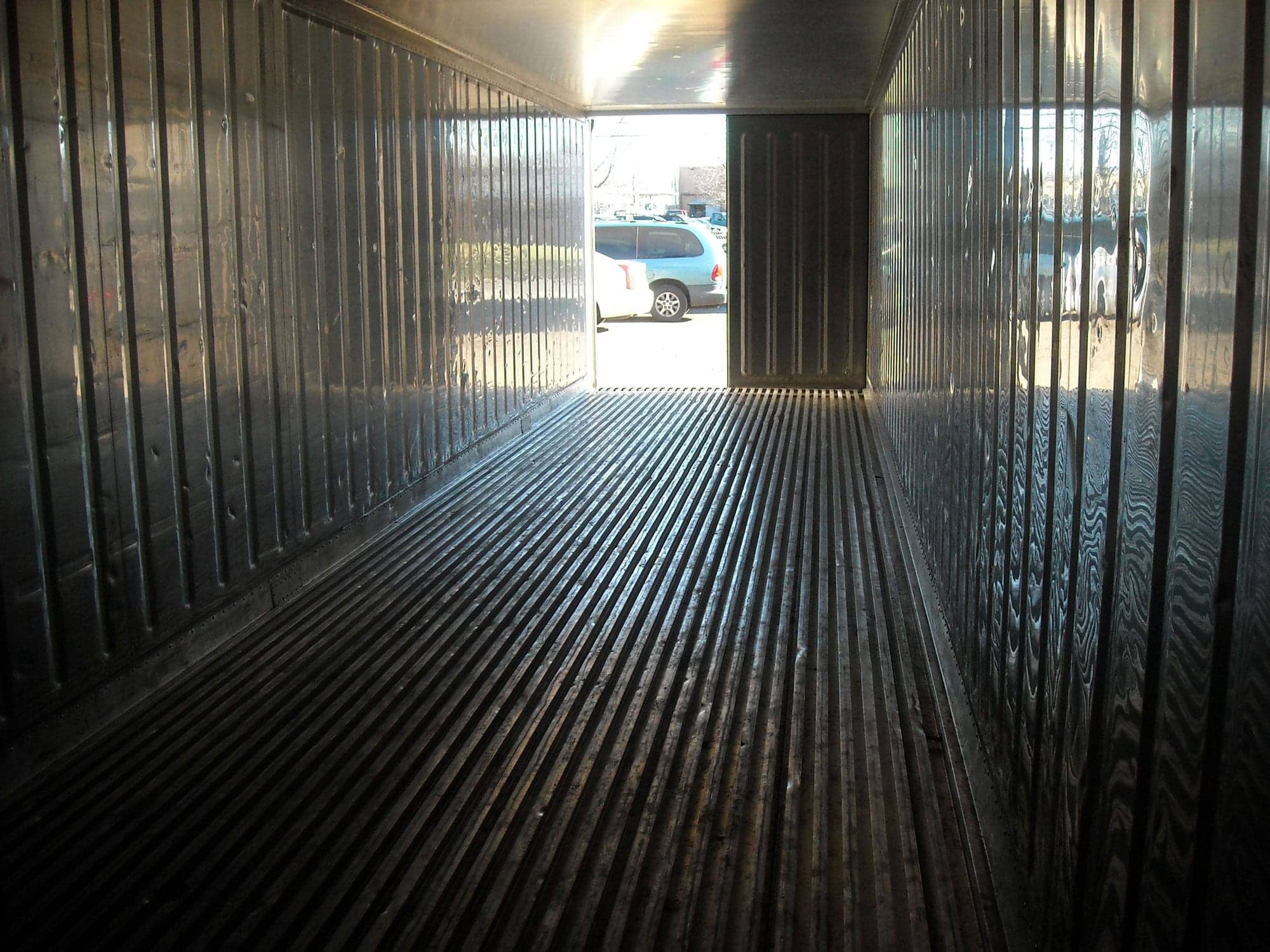 TRS ISO refrigeration containers have aluminum floors for air circulation