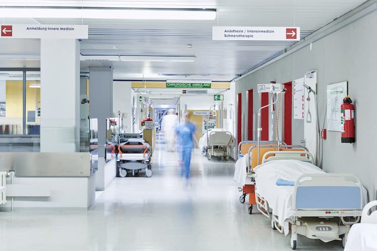 Arzt Krankenhaus unscharf Flur Lift rot Bett